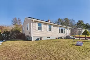 37 Maxine St, New Bedford, MA 02745 - Photo 2