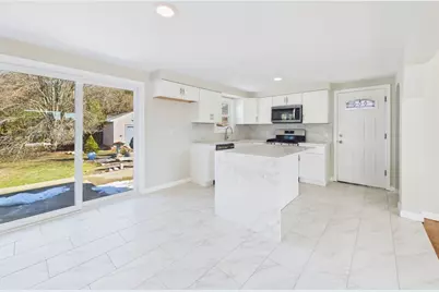 37 Maxine St, New Bedford, MA 02745 - Photo 12