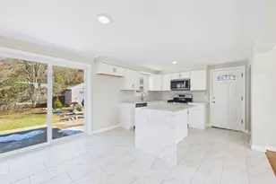 37 Maxine St, New Bedford, MA 02745 - Photo 12