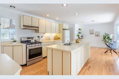 1114 S East St, Amherst, MA 01002 - Photo 8