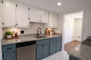 107 Franklin St Ext, Derry, NH 03038 - Photo 10