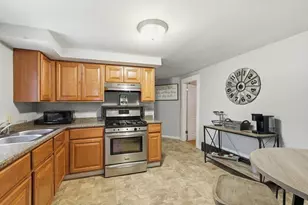 34 Savoy Ave, Springfield, MA 01104 - Photo 6