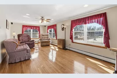 37 Saint Paul St, Lowell, MA 01851 - Photo 8