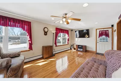 37 Saint Paul St, Lowell, MA 01851 - Photo 10