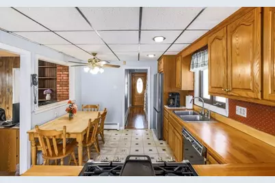 886 Canterbury St, Boston, MA 02131 - Photo 4