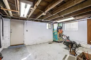 886 Canterbury St, Boston, MA 02131 - Photo 20