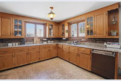 745 Pleasant Street, Marlborough, MA 01752 - Photo 8