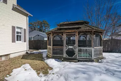 17 Stuyvesant St, Springfield, MA 01104 - Photo 32