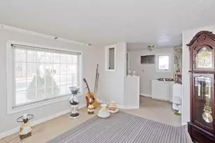 647 Plumtree Rd, Springfield, MA 01118 - Photo 6