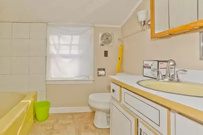 647 Plumtree Rd, Springfield, MA 01118 - Photo 8