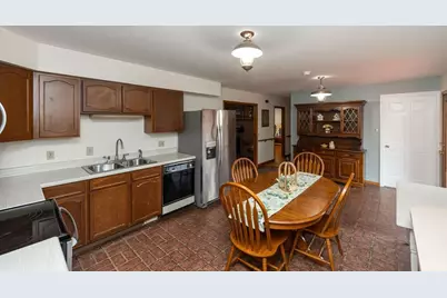 411 Dennison Dr, Southbridge, MA 01550 - Photo 6