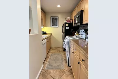 390 Riverway #8, Boston, MA 02115 - Photo 2