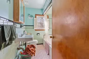 38 Garnet St, Worcester, MA 01607 - Photo 12