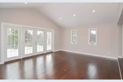 27 Fenway Dr, Framingham, MA 01701 - Photo 2