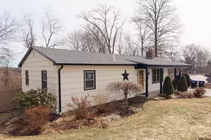 32 Crestwood Dr, Southbridge, MA 01550 - Photo 2