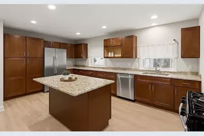 275 Lynnfield St #275, Lynn, MA 01904 - Photo 4