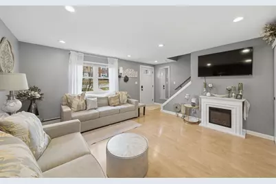 38 Village Green Dr #77, North Andover, MA 01845 - Photo 4