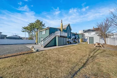 37 Cleveland St, Revere, MA 02151 - Photo 2