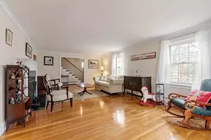 34 Robinhood Rd, Winchester, MA 01890 - Photo 8