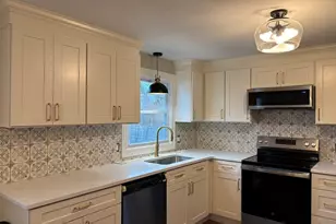 34 Flora St, Springfield, MA 01129 - Photo 2