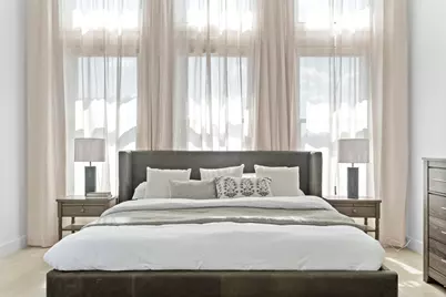 586 E 3rd #3, Boston, MA 02127 - Photo 14