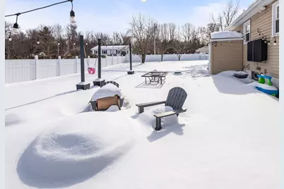 822 Shea St, Fitchburg, MA 01420 - Photo 12