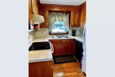 30 Catherine St, Chicopee, MA 01013 - Photo 14