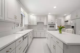 3 Elm Top Ln, Beverly, MA 01915 - Photo 4