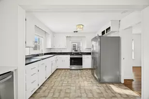 212 Spruce St, Leominster, MA 01453 - Photo 4