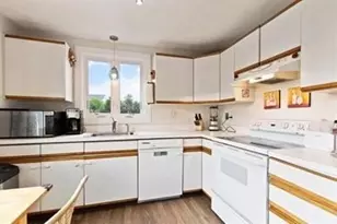 13 Circuit Ln, Watertown, MA 02472 - Photo 12