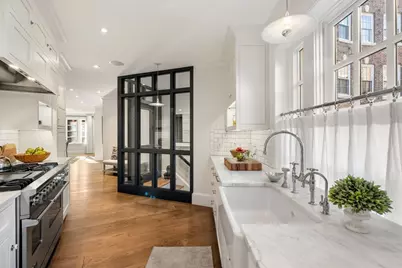 6 West Hill Place, Boston, MA 02114 - Photo 4