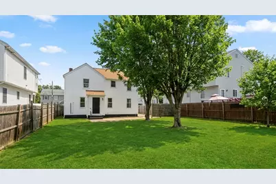 191 Laconia St, Springfield, MA 01129 - Photo 2