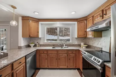129 Greenwood St, Wakefield, MA 01880 - Photo 12