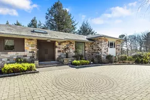 9 Singletree Rd, Brookline, MA 02467 - Photo 2