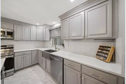 24 Juniper Dr, Saugus, MA 01906 - Photo 4