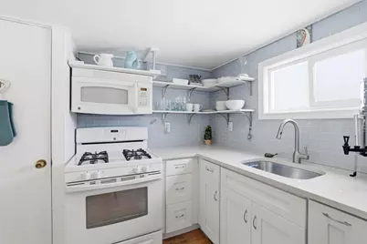 137 Hampton Cir, Hull, MA 02045 - Photo 6