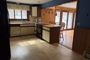 96 Townsend St, Pepperell, MA 01463 - Photo 4