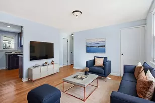 18-20 Genetti Cir, Bedford, MA 01730 - Photo 2