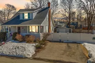 22 Blueridge Ave, Saugus, MA 01906 - Photo 2