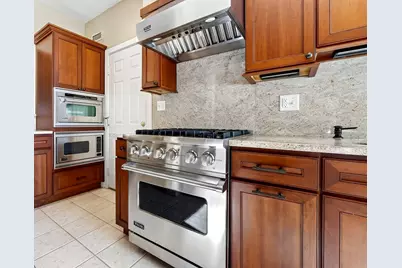 1 Douglass Grn #1, Woburn, MA 01801 - Photo 8