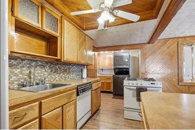 35 Maplewood Ave, Methuen, MA 01844 - Photo 10