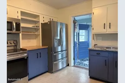 84 North Summer St, Adams, MA 01220 - Photo 6