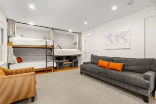 138 W 3rd St, Boston, MA 02127 - Photo 16