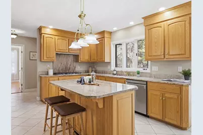 2 Pipers Gln, Andover, MA 01810 - Photo 8