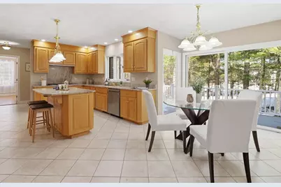 2 Pipers Gln, Andover, MA 01810 - Photo 4