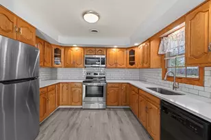 38 Roosevelt St, Braintree, MA 02184 - Photo 8