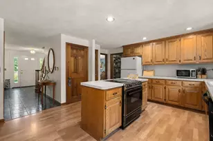 16 Parmenter Rd, Framingham, MA 01701 - Photo 10