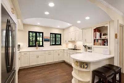 16 Alberta Rd, Brookline, MA 02467 - Photo 8
