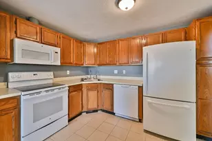 8 Village Green, Sturbridge, MA 01566 - Photo 18