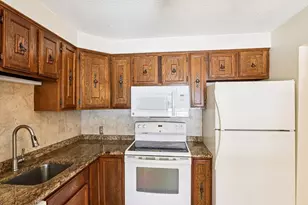 141 Essex St, Saugus, MA 01906 - Photo 10